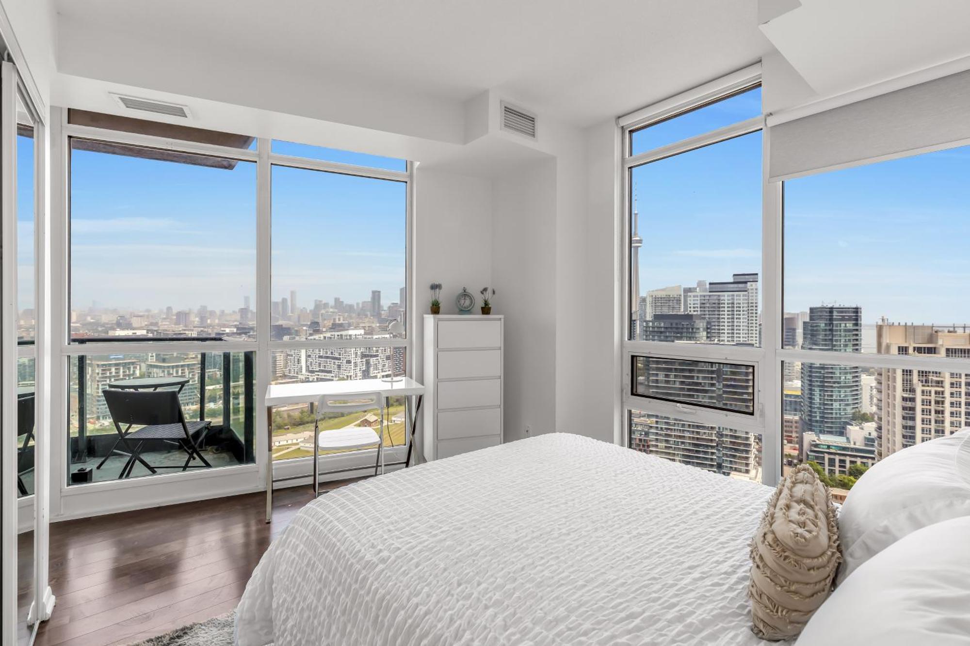 2 Bedroom Waterfront Condo Downtown W/ Free Parking 多伦多 外观 照片