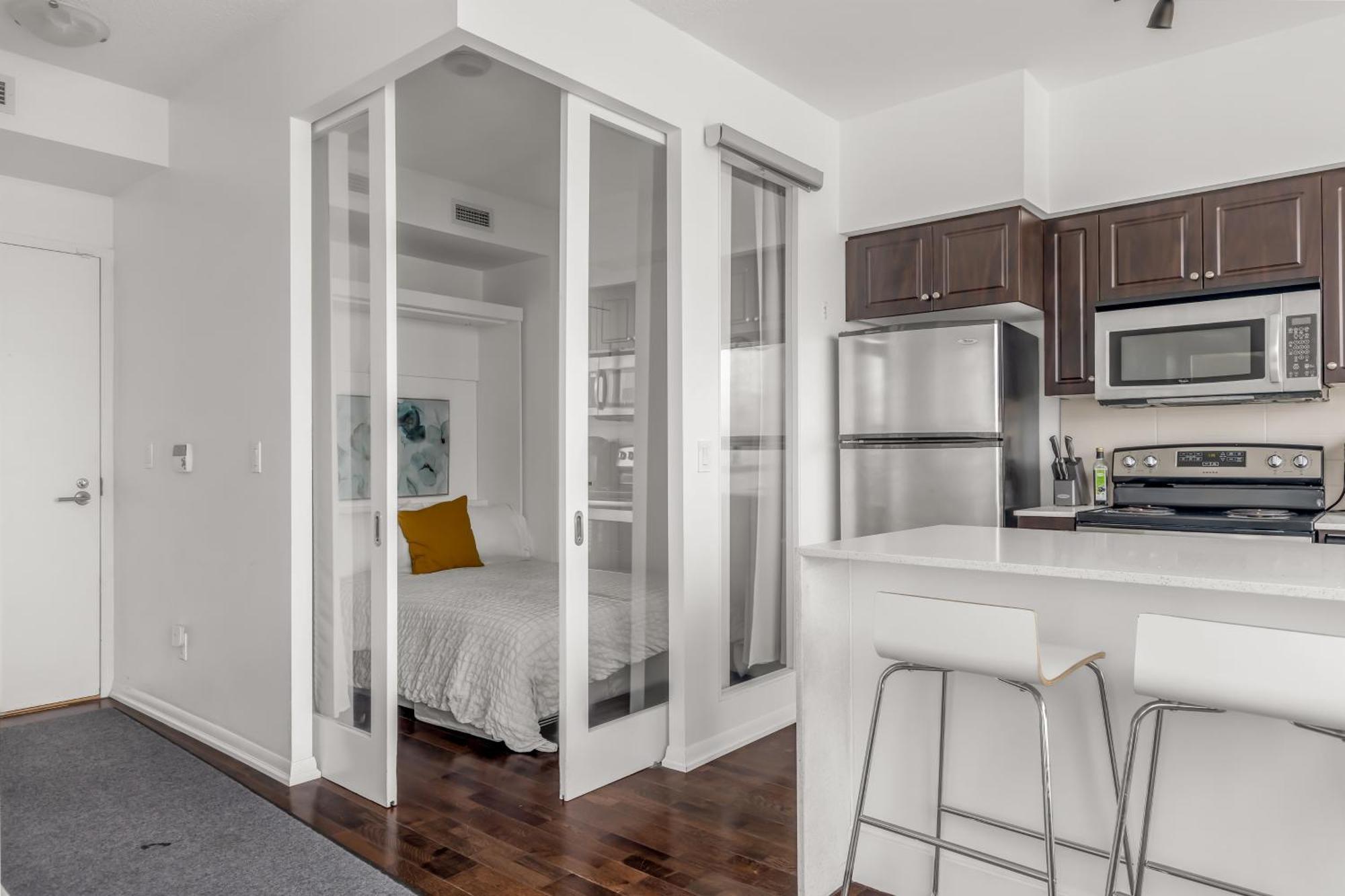 2 Bedroom Waterfront Condo Downtown W/ Free Parking 多伦多 外观 照片