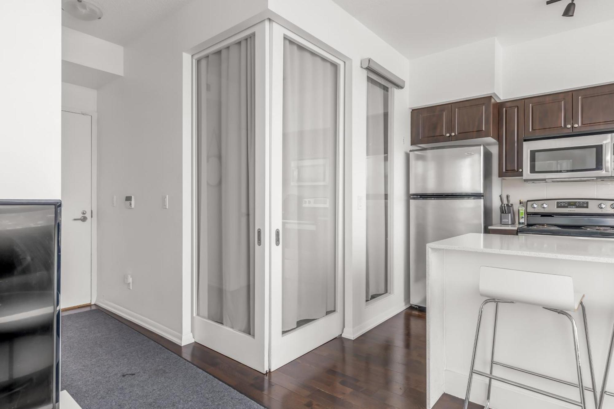 2 Bedroom Waterfront Condo Downtown W/ Free Parking 多伦多 外观 照片