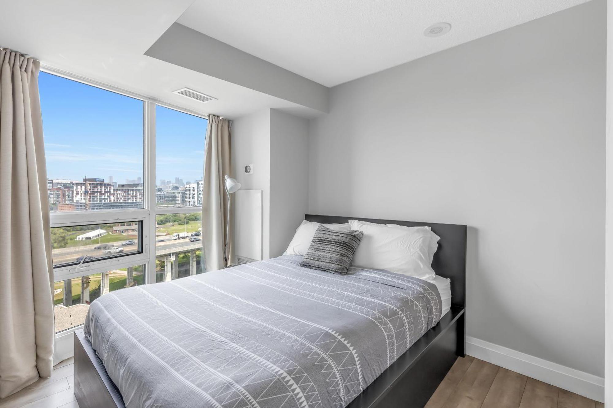 2 Bedroom Waterfront Condo Downtown W/ Free Parking 多伦多 外观 照片