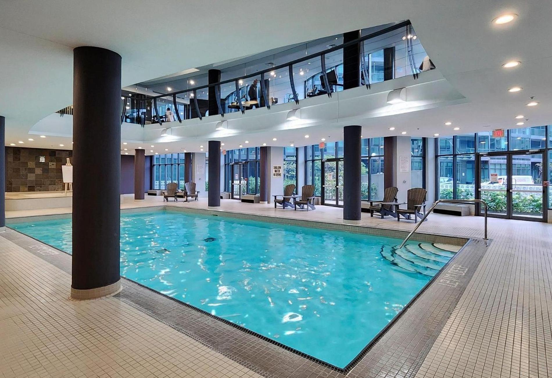 2 Bedroom Waterfront Condo Downtown W/ Free Parking 多伦多 外观 照片