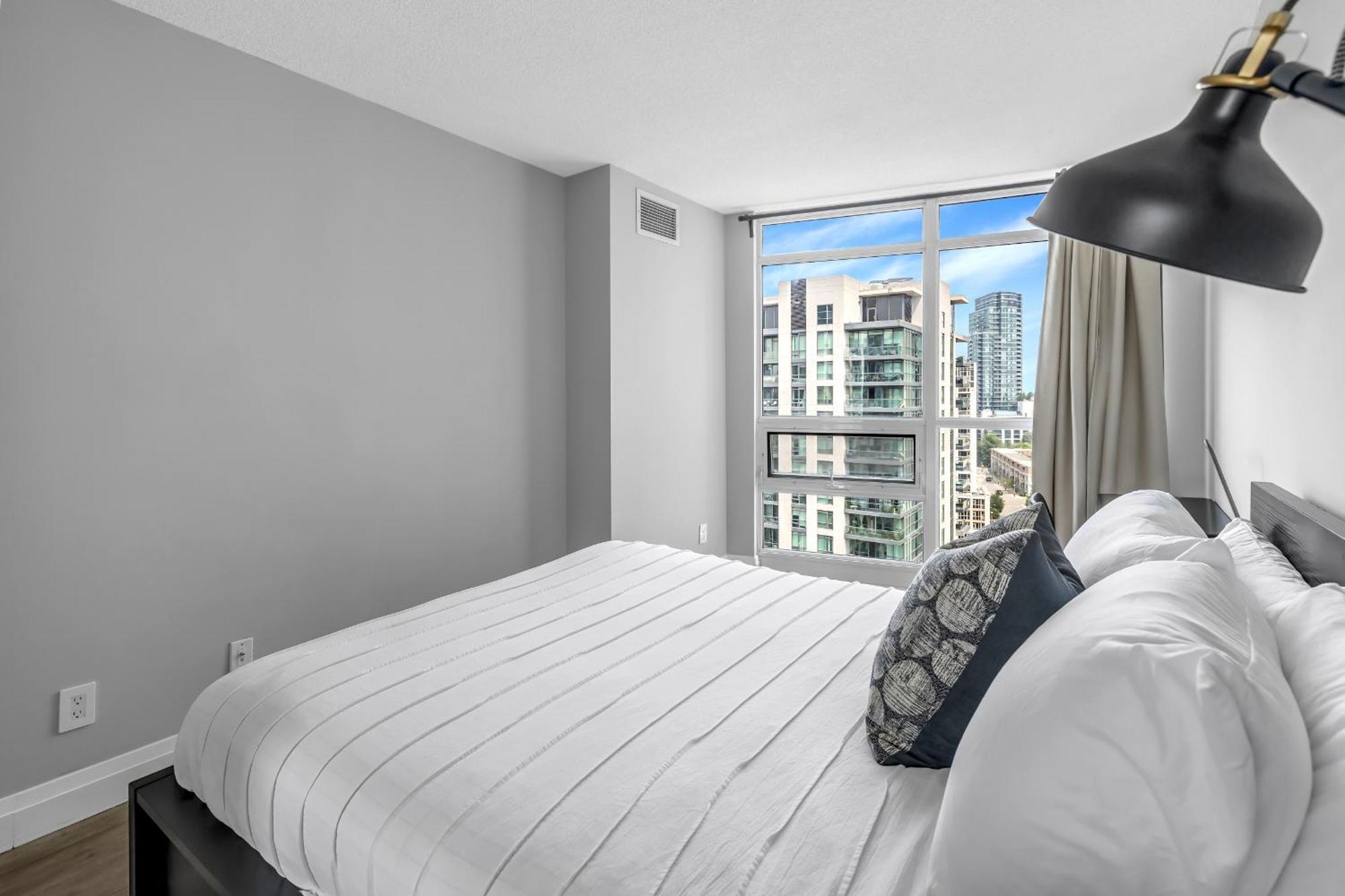 2 Bedroom Waterfront Condo Downtown W/ Free Parking 多伦多 外观 照片