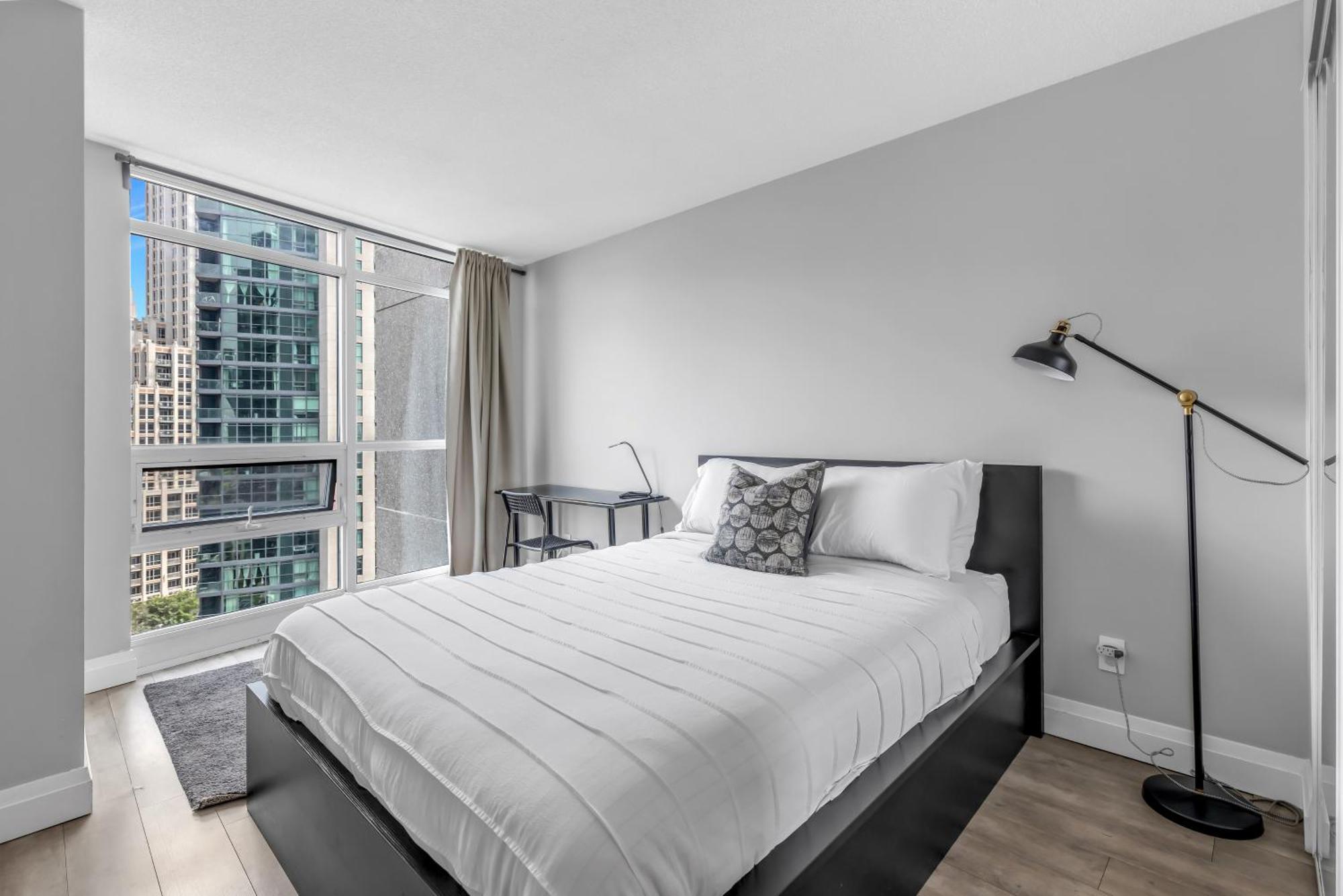 2 Bedroom Waterfront Condo Downtown W/ Free Parking 多伦多 外观 照片