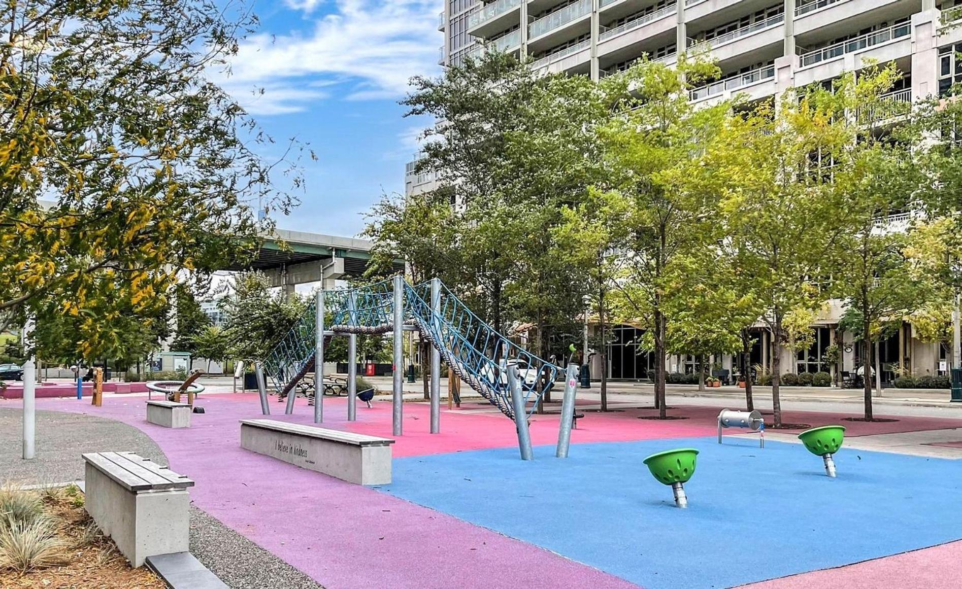 2 Bedroom Waterfront Condo Downtown W/ Free Parking 多伦多 外观 照片