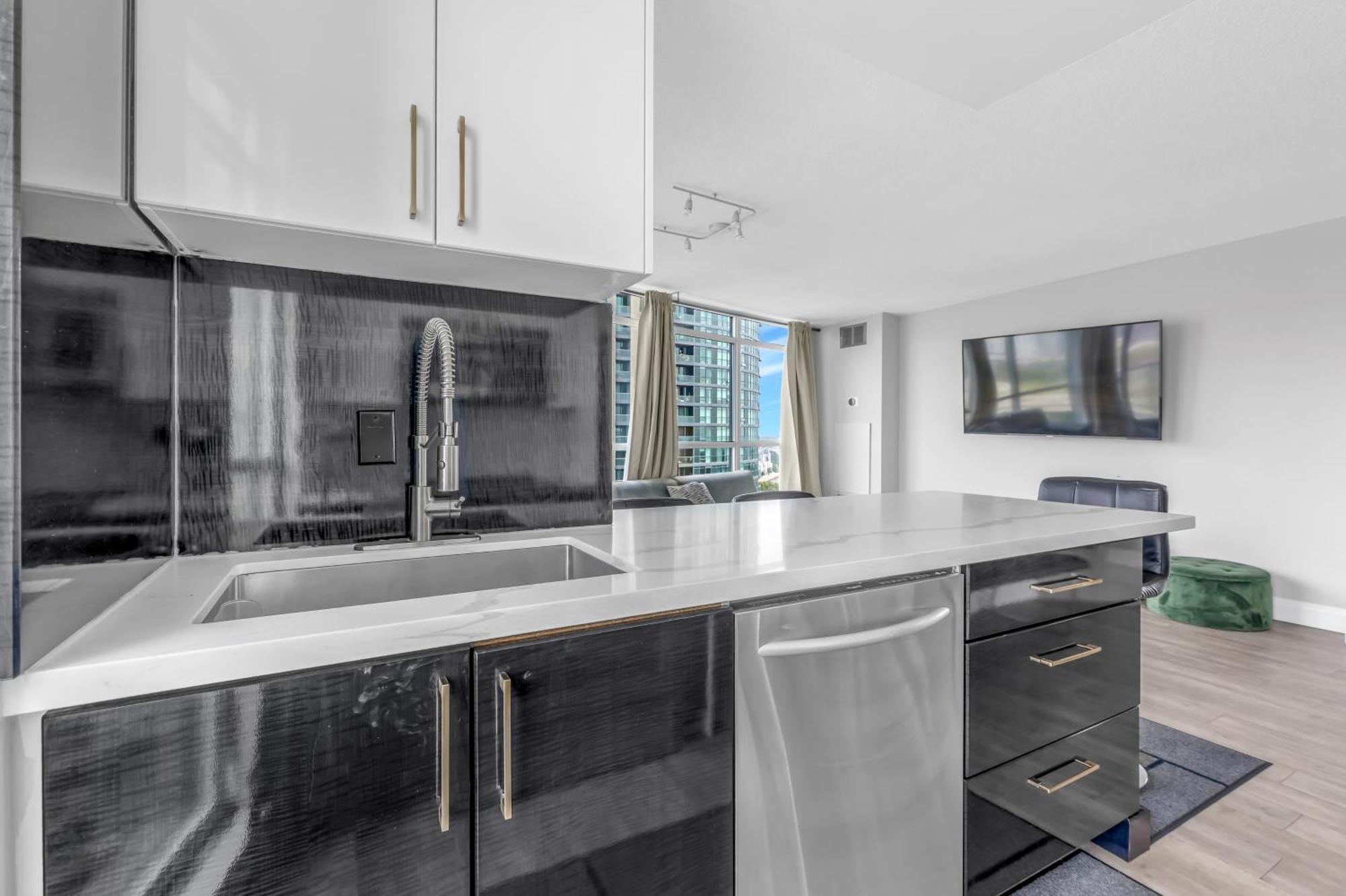 2 Bedroom Waterfront Condo Downtown W/ Free Parking 多伦多 外观 照片