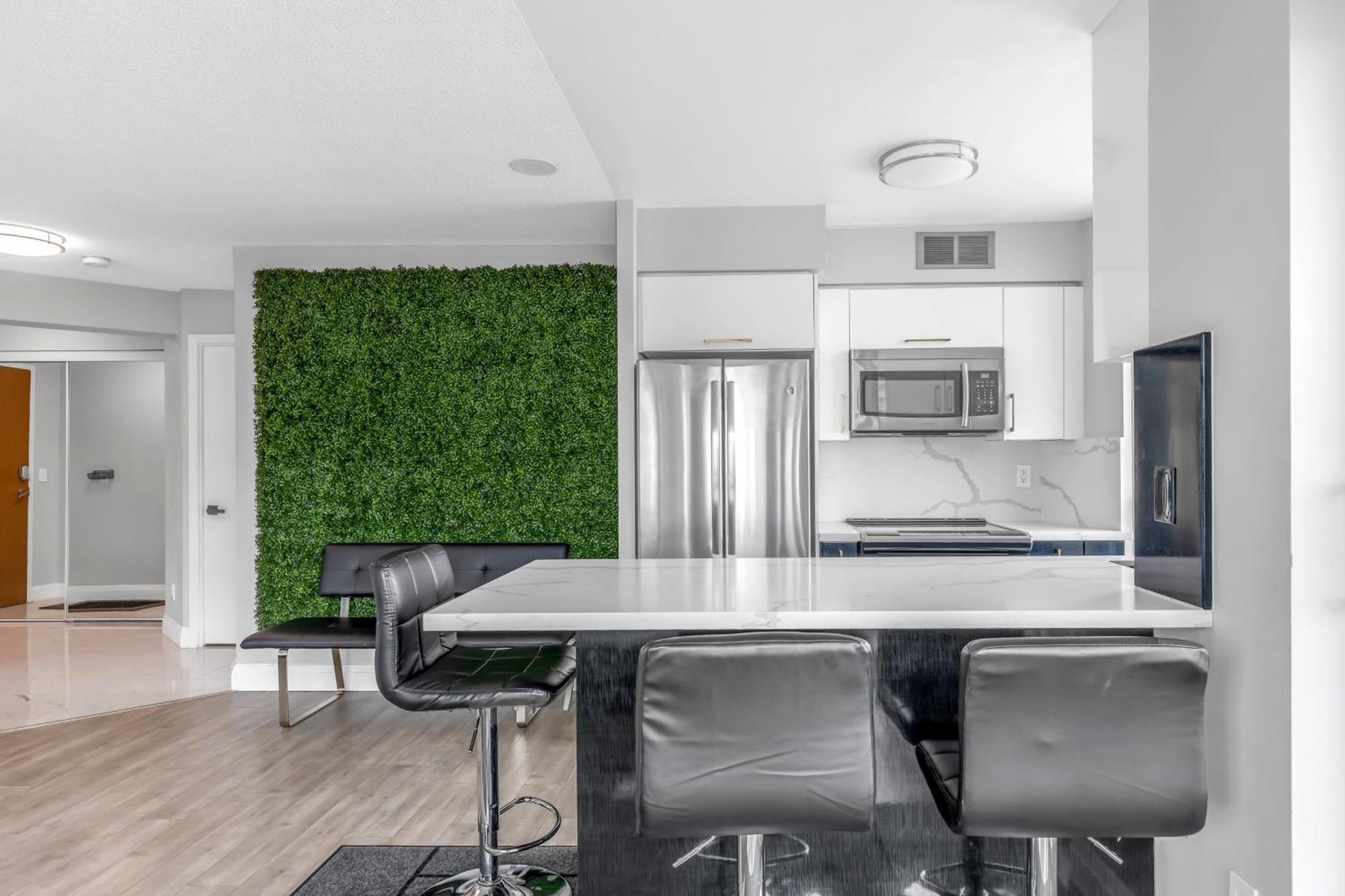 2 Bedroom Waterfront Condo Downtown W/ Free Parking 多伦多 外观 照片